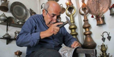 yarim-asirlik-usta-cekiciyle-bakira-ruh-veriyor