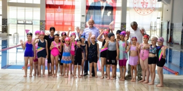 yaz-okullariyla-cocuklar-hem-egleniyor-hem-ogreniyor