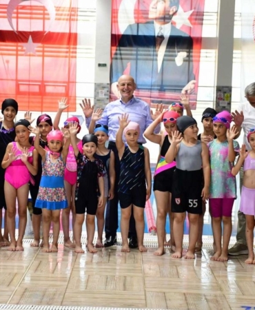 yaz-okullariyla-cocuklar-hem-egleniyor-hem-ogreniyor