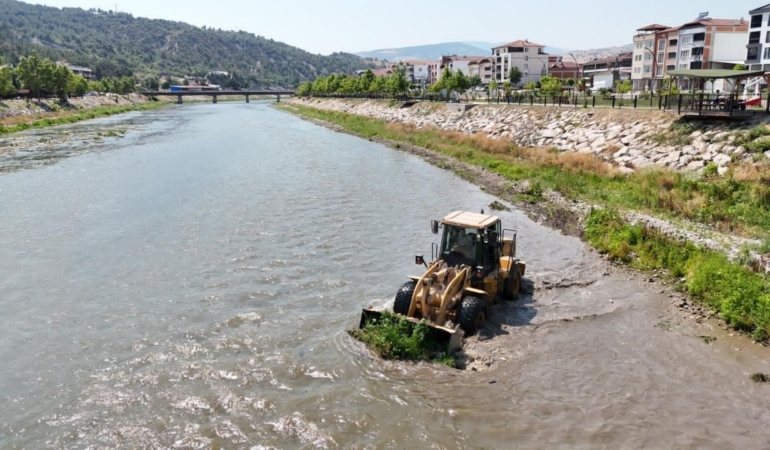 Yeşilırmak temizleniyor