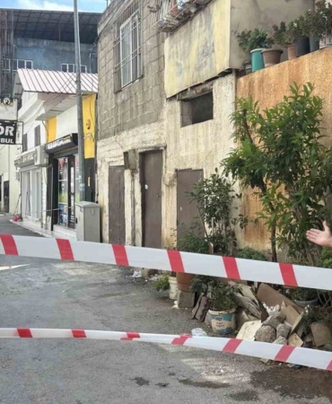 yoldaki-cokmeler-evleri-tehdit-ediyor