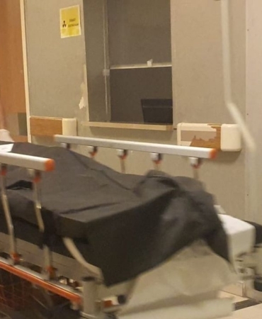 yuk-asansoru-bosluguna-dusen-isci-oldu