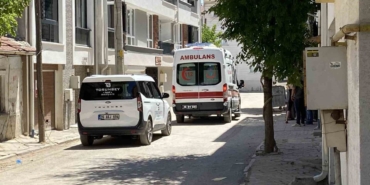 yuksekten-dusen-kucuk-cocuk-hastaneye-kaldirildi