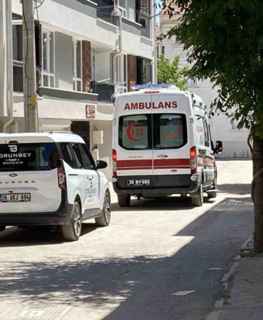 yuksekten-dusen-kucuk-cocuk-hastaneye-kaldirildi