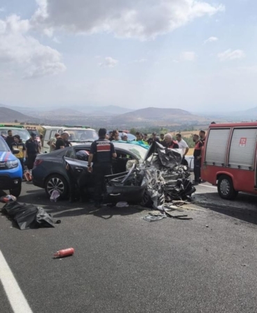 2-otomobilin-carpistigi-kazada-4-kisi-oldu-2-kisi-yaralandi