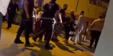 3-cocuk-annesi-esini-bicakla-olduren-koca-adliyede