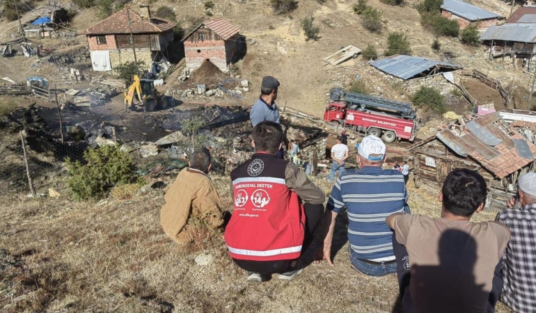 Sinop’ta yangın mağduru aileye destek