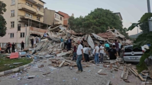61lik-deprem-bazi-binalarda-hasar-olustu