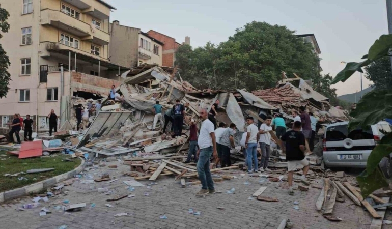 6.1’lik deprem! Bazı binalarda hasar oluştu
