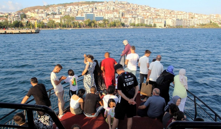 Sinop’ta gezi tekneleri kenti denizden görme fırsatı sunuyor