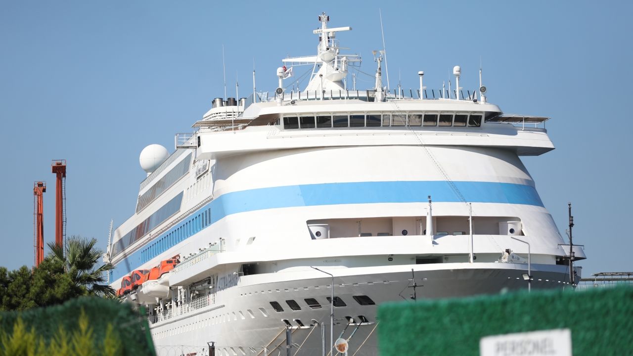 astoria-grande-kruvaziyeri-samsun-limanina-demirledi