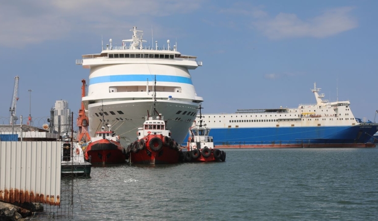 astoria-grande-kruvaziyeri-samsun-limaninda