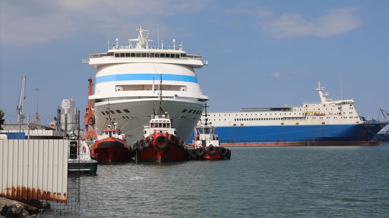 astoria-grande-kruvaziyeri-samsun-limaninda