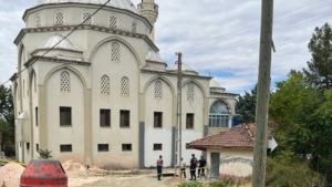 cami-kubbesinden-dusen-isci-yasamini-yitirdi