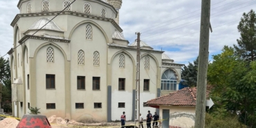 cami-kubbesinden-dusen-isci-yasamini-yitirdi