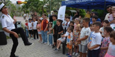 cocuk-senligi-renkli-goruntulere-sahne-oldu