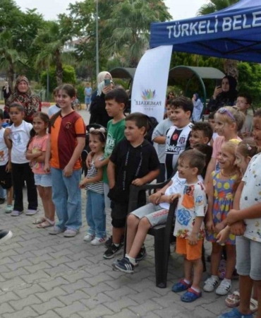 cocuk-senligi-renkli-goruntulere-sahne-oldu