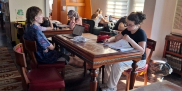 dr-riza-nur-il-halk-kutuphanesi-yaz-aylarinda-da-doluyor