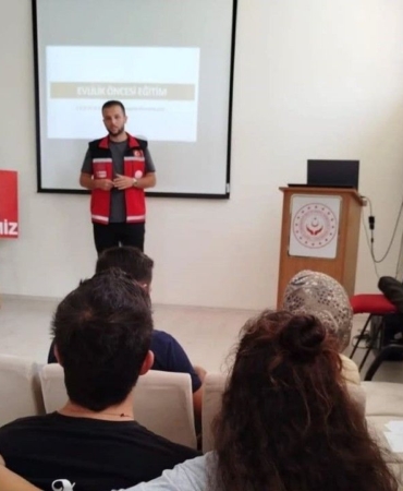 genc-ciftler-aile-ve-evlilik-konusunda-bilgilendirildi