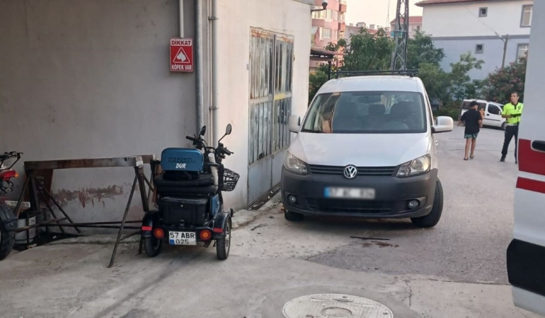 Sinop’ta 3 tekerlekli motosiklet devrildi: Sürücü yaralandı