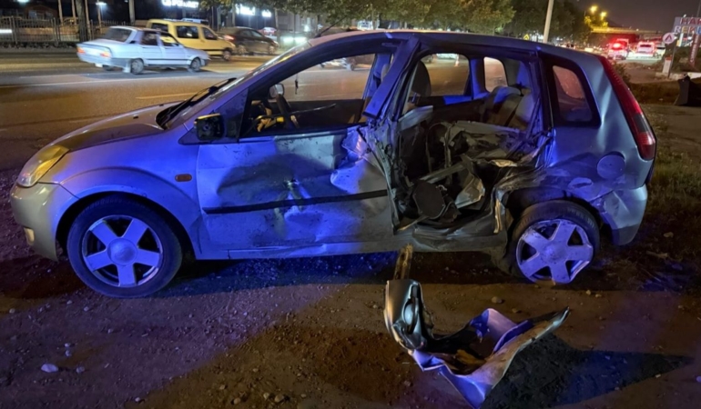 İki otomobilin çarpıştığı kazada 2 kişi yaralandı