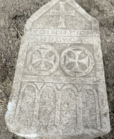 kanal-calismasinda-tarihi-mezar-tasi-bulundu