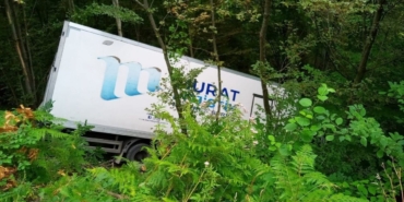 kargo-araci-devrildi-surucu-yarali