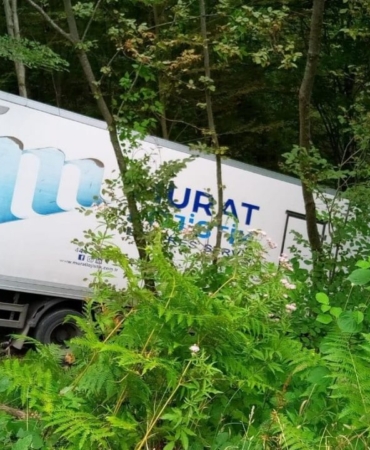 kargo-araci-devrildi-surucu-yarali