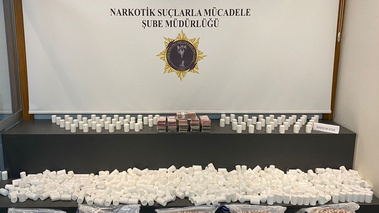 karpuz-yuklu-kamyonetten-yuz-binlerce-narkotik-hap-cikti