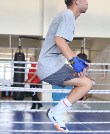 milli-boksor-tolga-kaya-dunya-sampiyonlugunu-hedefliyor