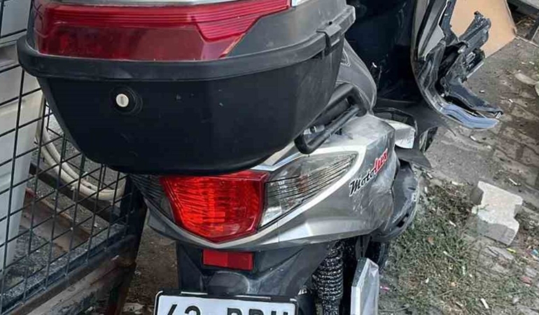 Motosiklet minibüsle çarpıştı: 2 yaralı