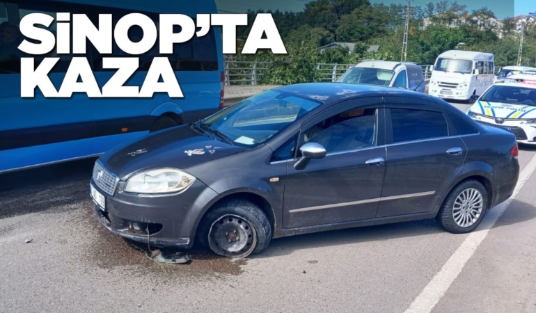 Sinop’taki kazada otomobilde hasar oluştu
