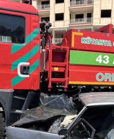 orman-arazozu-ile-otomobil-kavsakta-carpisti