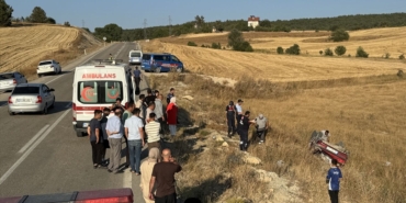 otomobil-tarlaya-devrildi-10-yarali