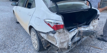 otomobiller-carpisti-2-kisi-yaralandi