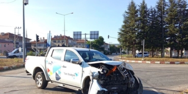 pikapla-otomobilin-carpistigi-kazada-4-kisi-yaralandi