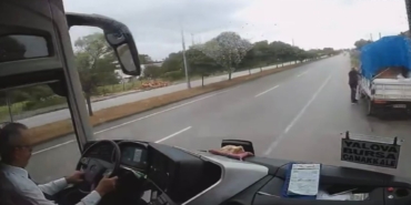 samsunda-2-kisinin-oldugu-otobus-kazasinin-goruntuleri-yayimlandi