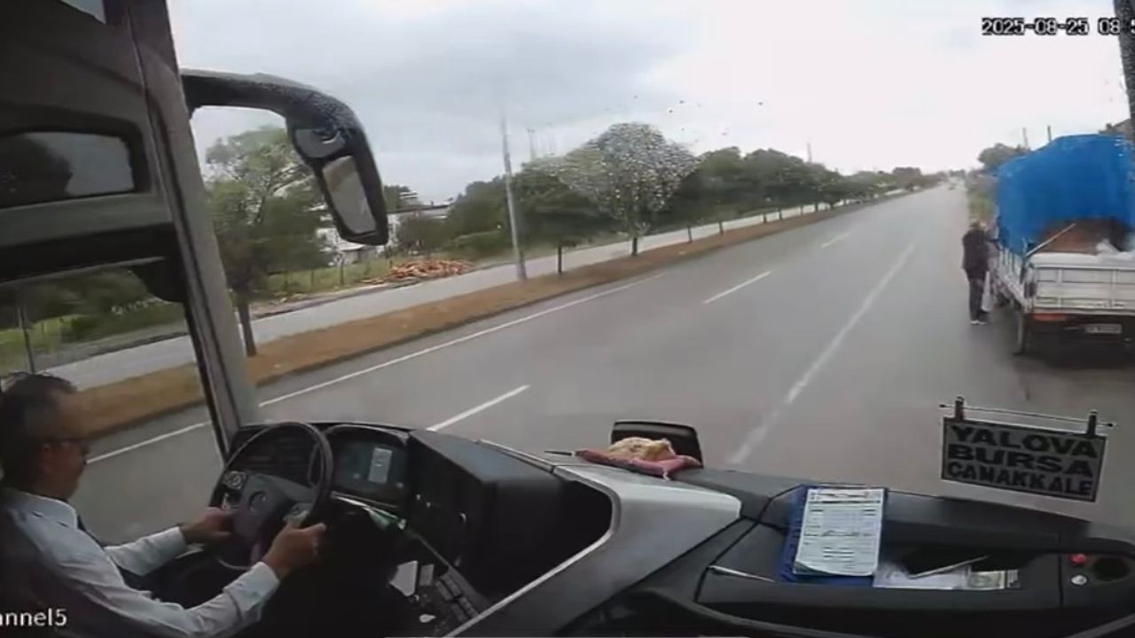 samsunda-2-kisinin-oldugu-otobus-kazasinin-goruntuleri-yayimlandi