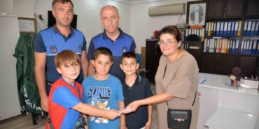 sinoplu-3-cocuk-bulduklari-parayi-zabitaya-teslim-etti