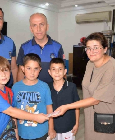 sinoplu-3-cocuk-bulduklari-parayi-zabitaya-teslim-etti