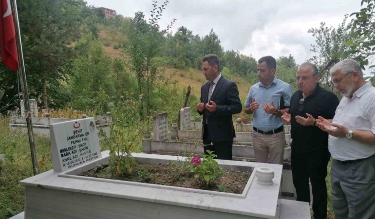 sinoplu-sehit-yildonumunde-mezari-basinda-anildi