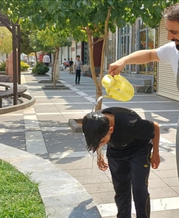 thumbs-b-c-f40f0c496da94230ef7f21a8508aa826