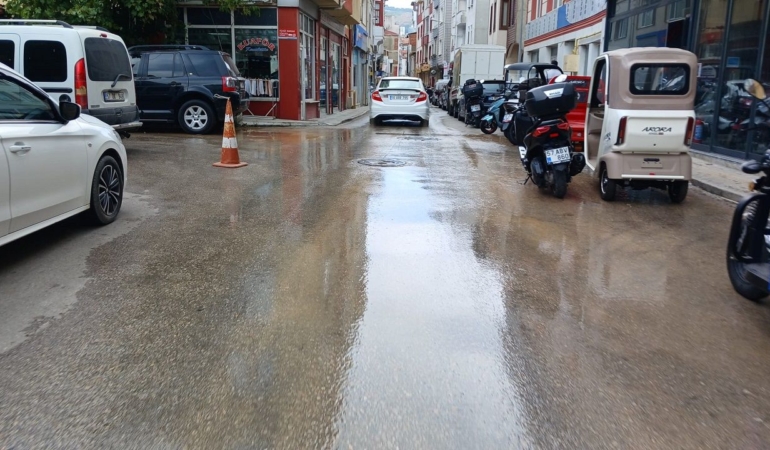 Sinop’ta su borusu patladı
