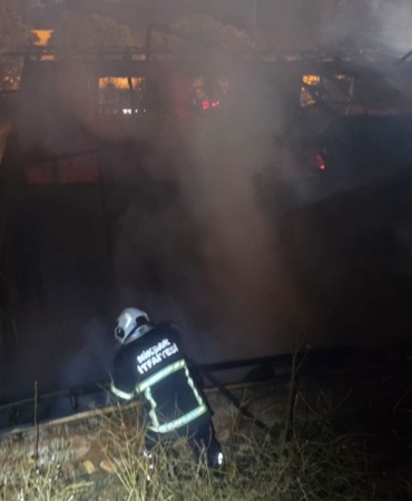 yanan-ev-kullanilamaz-hale-geldi