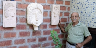 yaptigi-insan-figurleriyle-evinin-bahcesinde-muze-olusturdu