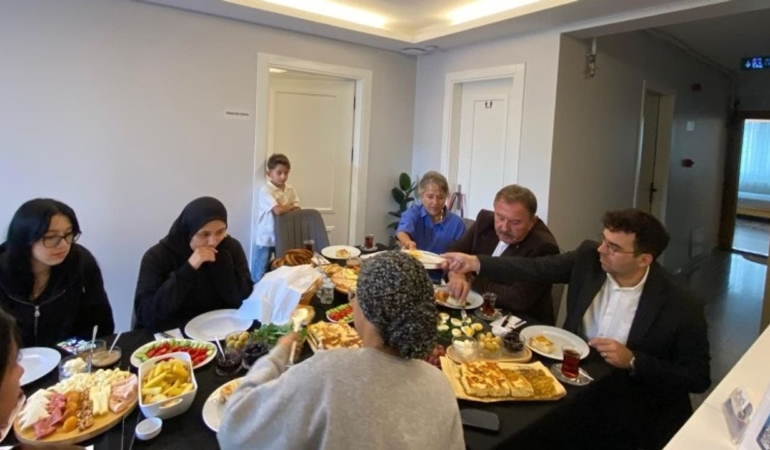 1758963086-9372f94eeef32183aa36