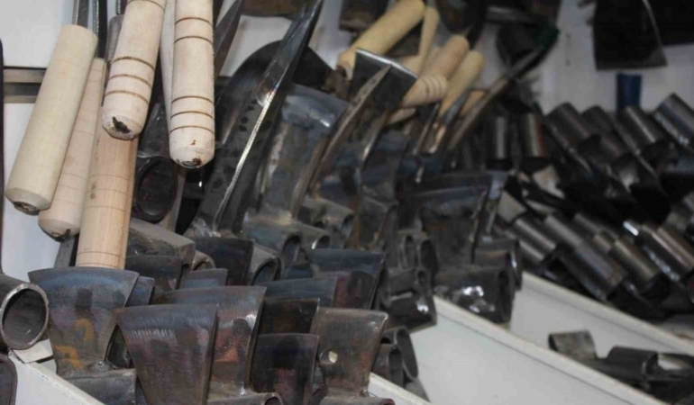 32 yıllık çelik ustası mesleĝi bırakıyor!