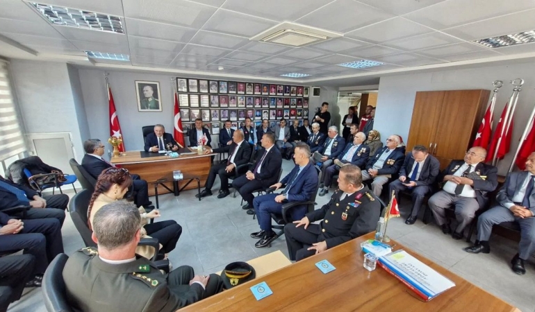 Sinop protokolü şehit ve gazi aileleriyle bir araya geldi