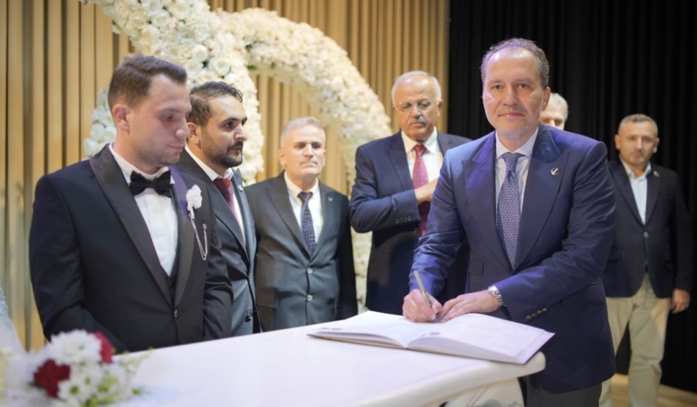 Sinoplu damadın şahitliğini Fatih Erbakan yaptı