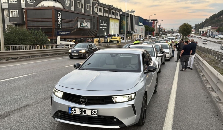 7 araç zincirleme kaza yaptı